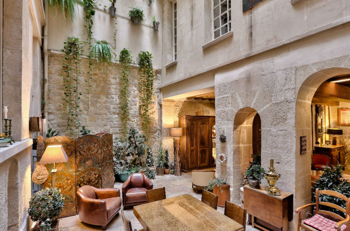 Paris 75005 <br> France